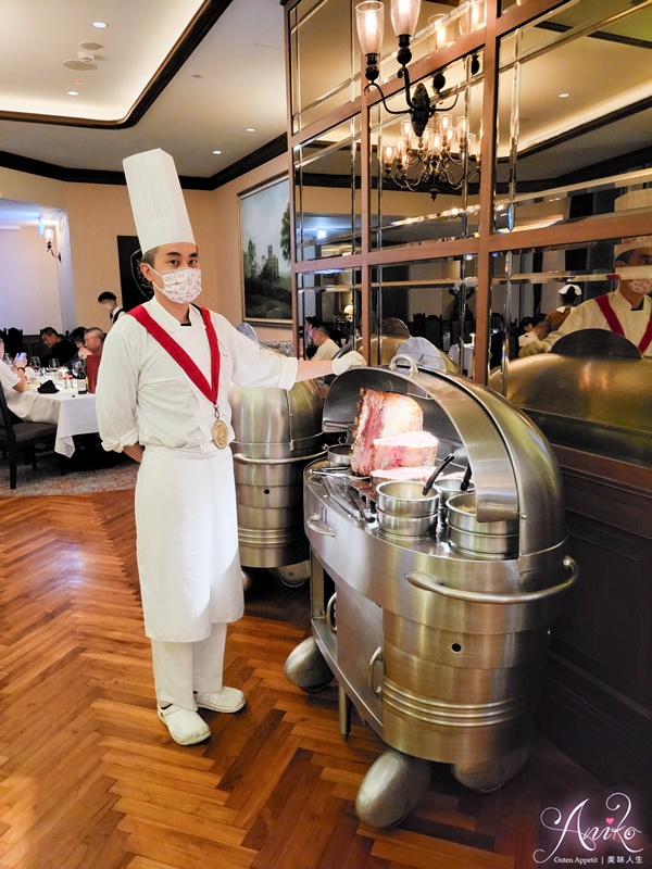 【台北美食】Lawry's勞瑞斯牛肋排餐廳。信義區頂級牛排約會餐廳～美國90年老字號牛肋排！百萬餐車桌邊服務