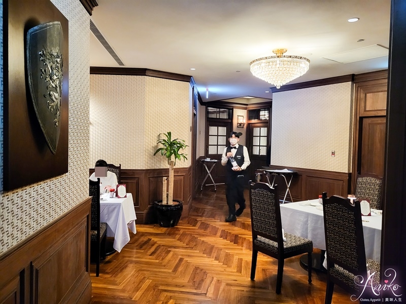 【台北美食】Lawry's勞瑞斯牛肋排餐廳。信義區頂級牛排約會餐廳～美國90年老字號牛肋排！百萬餐車桌邊服務