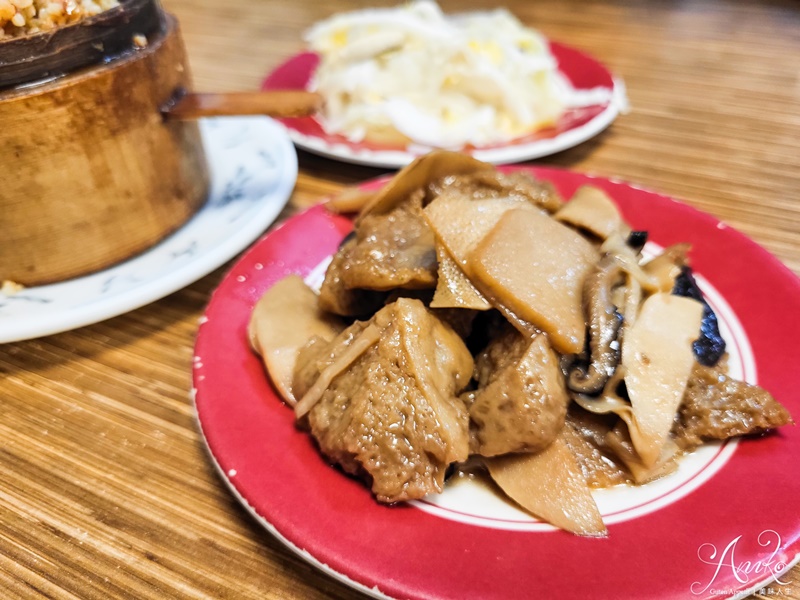 【台北美食】永康街牛肉麵。連續5年榮獲米其林必比登推薦！迷人川味湯頭~半筋牛肉麵肉大塊又軟嫩