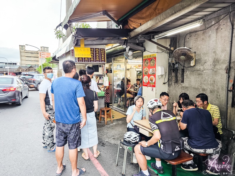 【宜蘭美食】財記臭豆腐。宜蘭羅東必吃人氣臭豆腐！一開店就排隊~脆皮臭豆腐好吃必點，還有限量2小時完售起酥堡臭豆腐