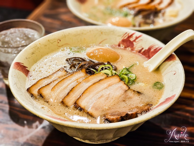 【東京美食】龍之家拉麵。新宿豚骨拉麵推薦！下著大雨排隊也要吃~在地人都吃這家！