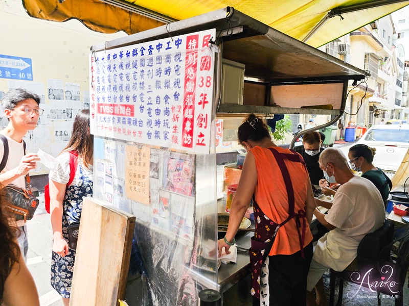 【台中美食】天天饅頭。台中在地超狂老店！70多年老字號~一顆6元開店就大排長龍的日式小饅頭