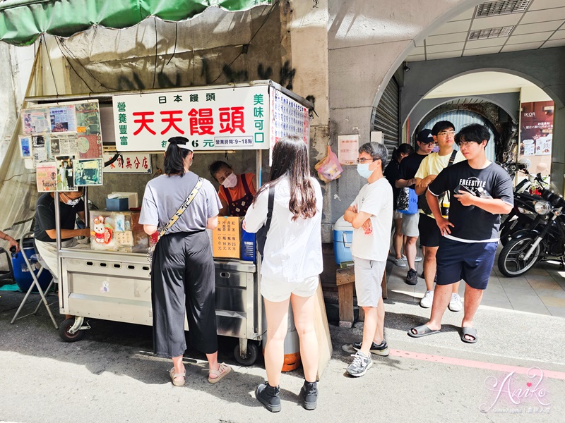 【台中美食】天天饅頭。台中在地超狂老店！70多年老字號~一顆6元開店就大排長龍的日式小饅頭