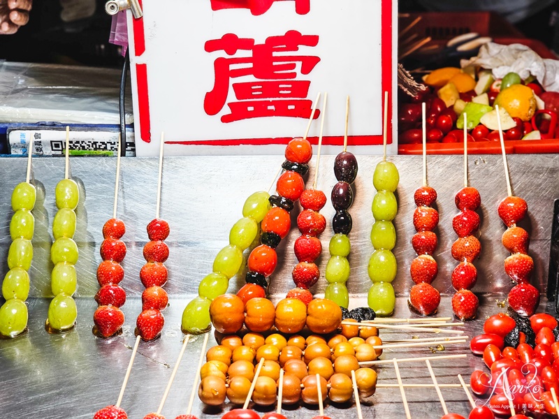 【基隆美食】好吃糖葫蘆。基隆夜市必吃！在地人從小吃到大排隊糖葫蘆～古法炭火煮糖現場製作