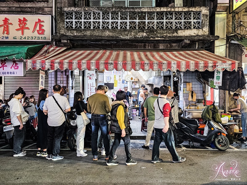 【基隆美食】阿華炒麵。基隆夜市排隊人氣店！從早賣到半夜~在地人的深夜食堂，最濃郁美味的咖哩炒麵