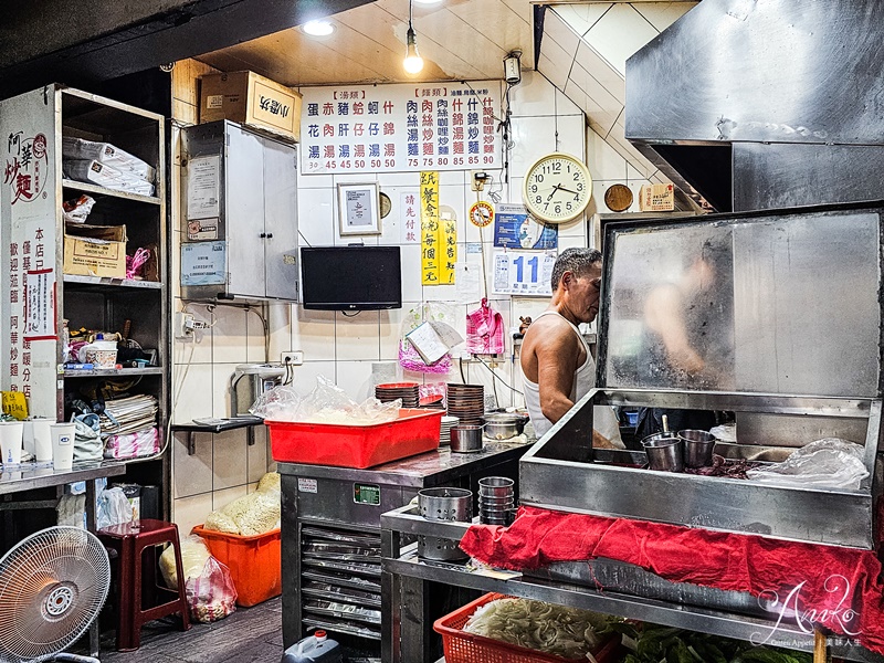 【基隆美食】阿華炒麵。基隆夜市排隊人氣店！從早賣到半夜~在地人的深夜食堂，最濃郁美味的咖哩炒麵