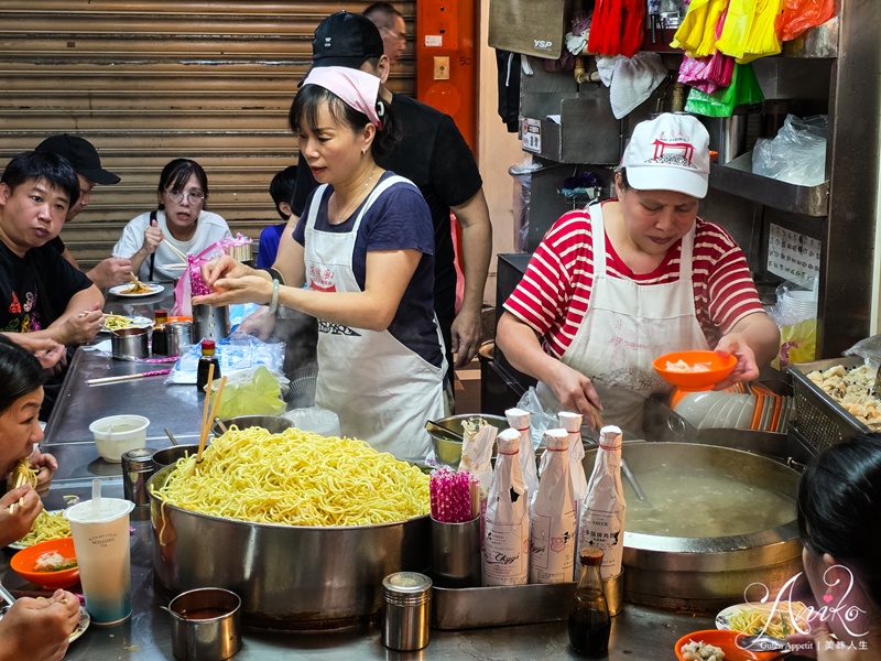 【基隆美食】基隆廟口夜市美食。2025不踩雷17家必吃推薦！廟口超強滷肉飯、螃蟹羮、泡泡冰