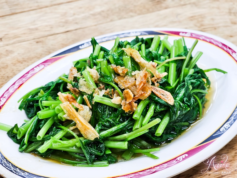 【台北美食】滷三塊五花肉飯。北投超人氣排隊美食~半夜1點還要排隊的招牌五花肉