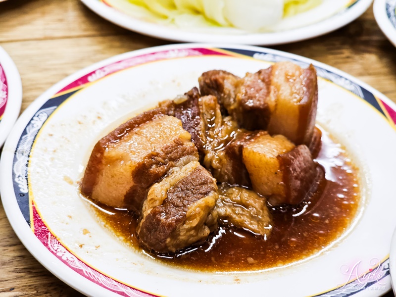 【台北美食】滷三塊五花肉飯。北投超人氣排隊美食~半夜1點還要排隊的招牌五花肉