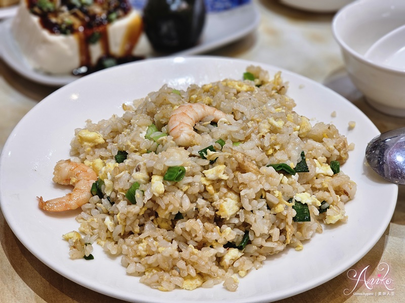 【台北美食】黄龍莊。牯嶺街人氣美食！平價版鼎泰豐小籠包和蛋炒飯~超好吃