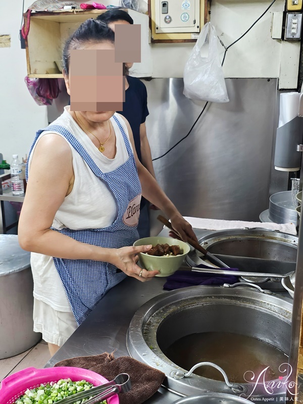 【台北美食】富宏牛肉麵。西門町牛肉麵傳奇！google破萬則評價~24小時營業還有免費加湯加麵送飲料