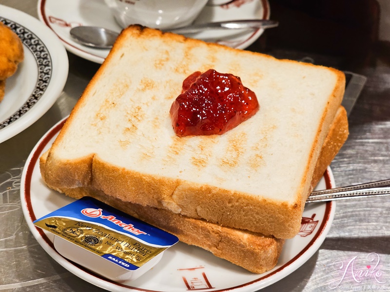 【台北美食】蜂大咖啡。西門町70年老字號咖啡館！招牌早餐130元高CP值~咖啡香醇迷人