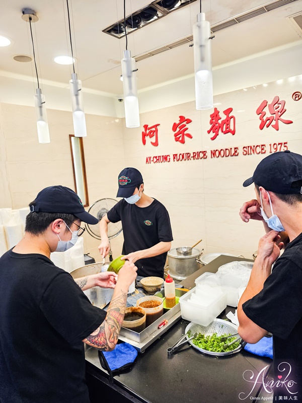 【台北美食】阿宗麵線。飄香50年的西門町傳奇麵線！外國觀光客必吃~站著吃才對味