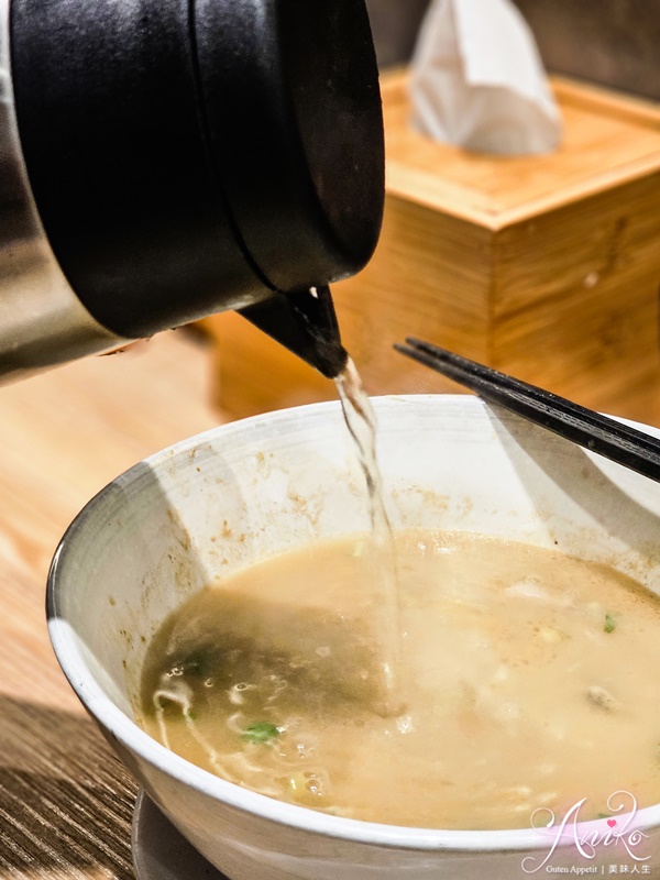 【台北美食】二屋牡蠣拉麵。中山排隊人氣拉麵！超特別濃厚牡蠣湯頭~無限加麵免費吃飽飽