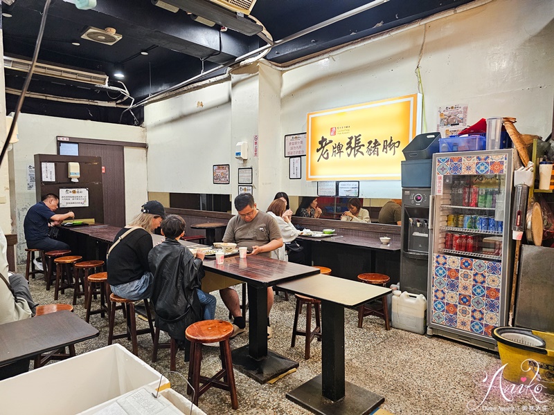 【台北美食】老牌張豬腳飯。延三夜市超人氣豬腳飯！鹹香醇厚好下飯~用餐時間外帶人潮多