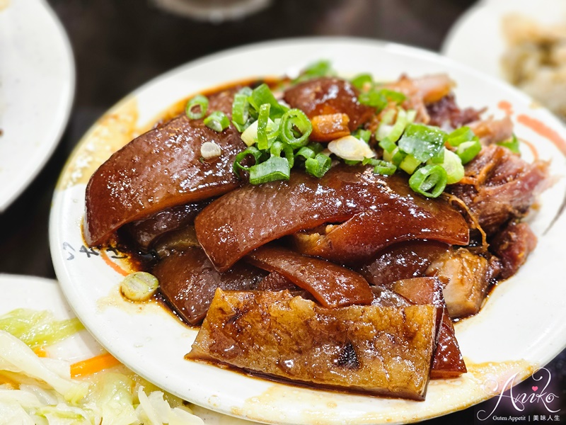 【台北美食】老牌張豬腳飯。延三夜市超人氣豬腳飯！鹹香醇厚好下飯~用餐時間外帶人潮多