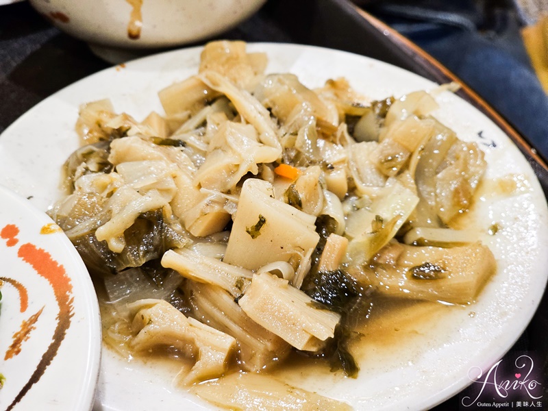 【台北美食】老牌張豬腳飯。延三夜市超人氣豬腳飯！鹹香醇厚好下飯~用餐時間外帶人潮多