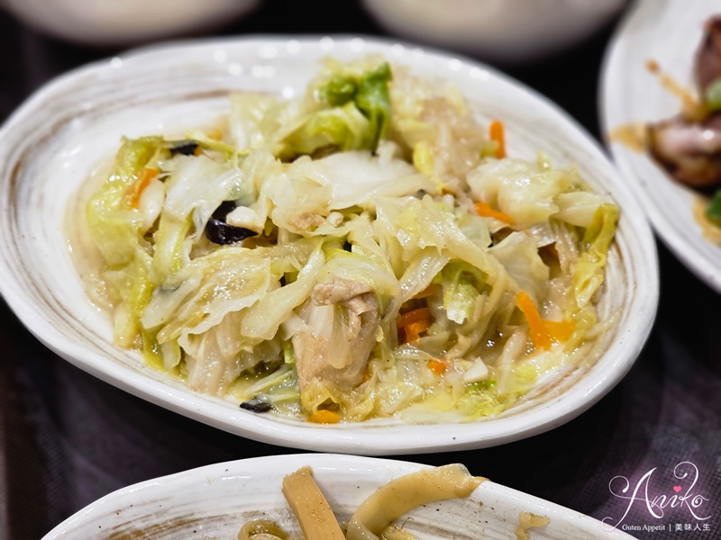 【台北美食】老牌張豬腳飯。延三夜市超人氣豬腳飯！鹹香醇厚好下飯~用餐時間外帶人潮多