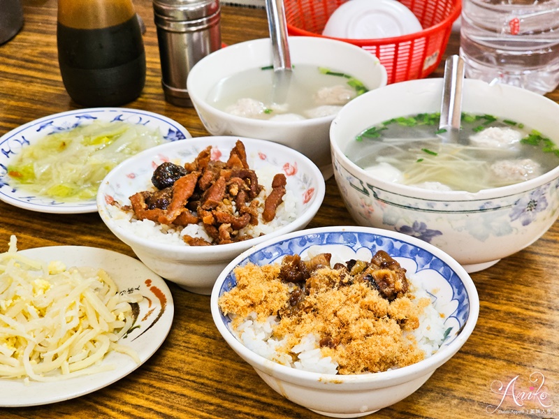 【台南美食】福生小食店。海安路美食推薦！20元肉燥飯~炭火加熱熬煮而成，搭一碗綜合丸湯超完美