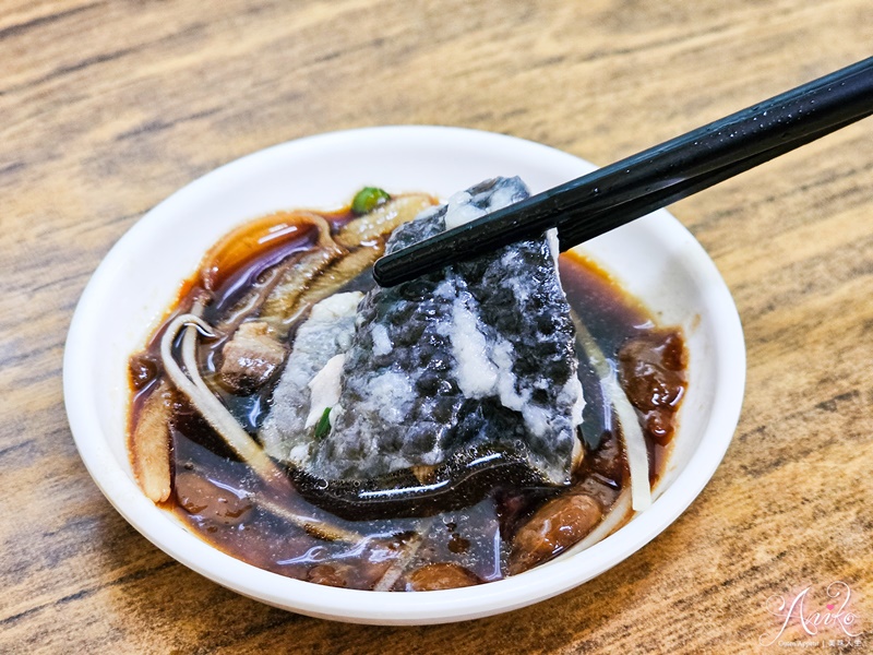 【台南美食】福生小食店。海安路美食推薦！20元肉燥飯~炭火加熱熬煮而成，搭一碗綜合丸湯超完美