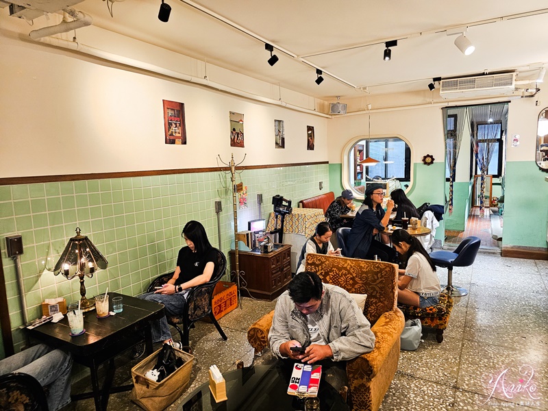 【台北美食】Tella Tella Cafe。赤峰街巷弄復古咖啡廳！日式昭和風格～可愛又好拍