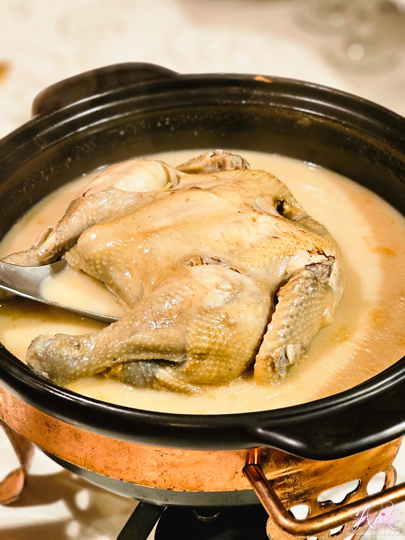 【台北美食】玉喜飯店。東區40年老字號砂鍋土雞湯~師承驥園的好喝雞湯，港點也超讚！