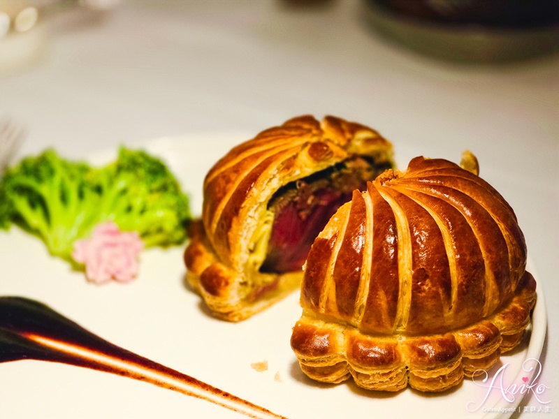 【台北美食】Lawry's勞瑞斯牛肋排餐廳。信義區頂級牛排約會餐廳～美國90年老字號牛肋排！百萬餐車桌邊服務