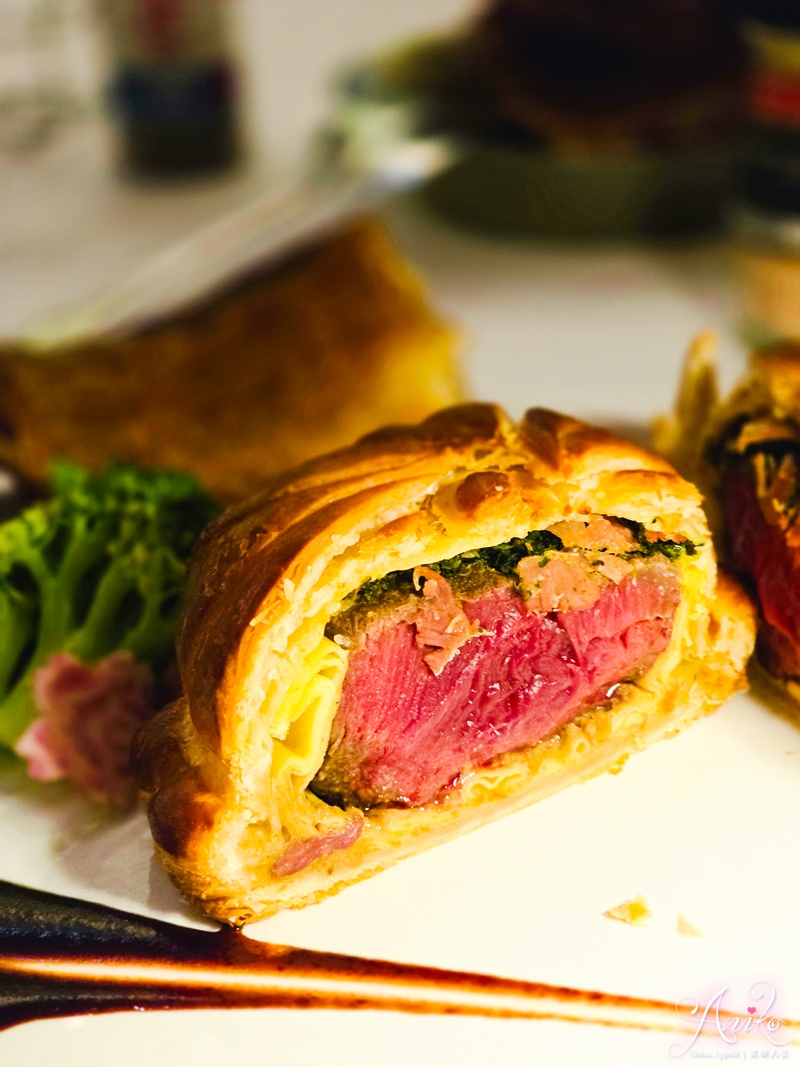 【台北美食】Lawry's勞瑞斯牛肋排餐廳。信義區頂級牛排約會餐廳～美國90年老字號牛肋排！百萬餐車桌邊服務