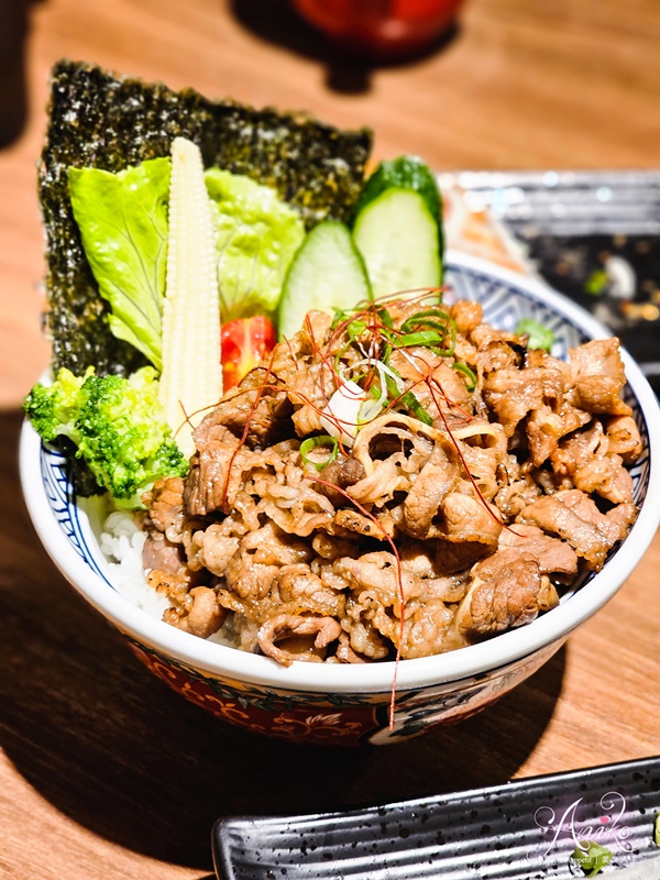 【台北美食】宮本武丼中和南勢角店。興南夜市美食~直火燒肉平價丼飯定食！鷄湯、飲料、霜淇淋無限供應