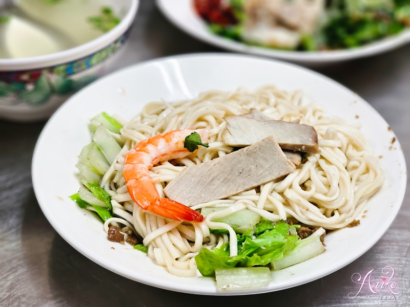 【台南美食】恭仔肉燥意麵。新美街必吃70年老店！一回台南就想來～從小吃到大不膩的好味道