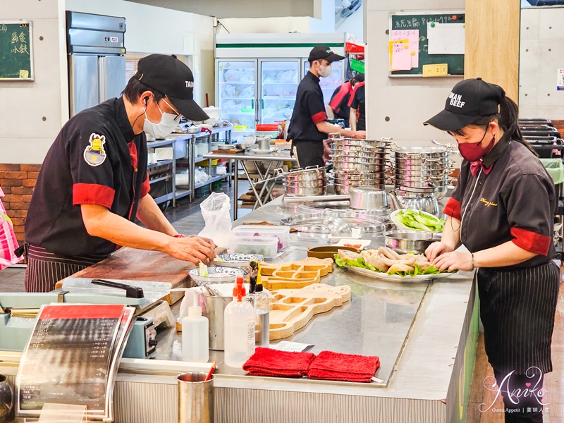 【台南美食】鴻品牛肉湯市政府店｜台南牛肉湯推薦！溫體牛肉湯、牛肉鍋、熱炒通通有~牛肉湯湯頭無限續