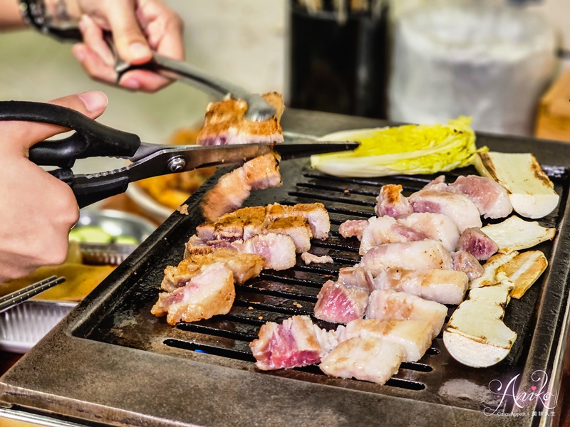 【台北美食】新山韓國烤肉。士林夜市聚餐美食推薦！免收服務費超平價韓式烤肉~6公分長大阪條牛肉好吃必點