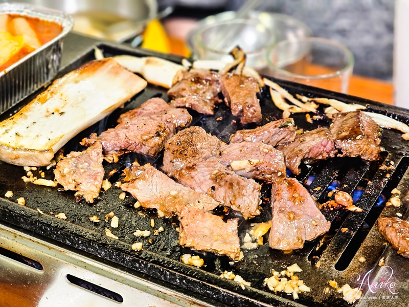 【台北美食】新山韓國烤肉。士林夜市聚餐美食推薦！免收服務費超平價韓式烤肉~6公分長大阪條牛肉好吃必點