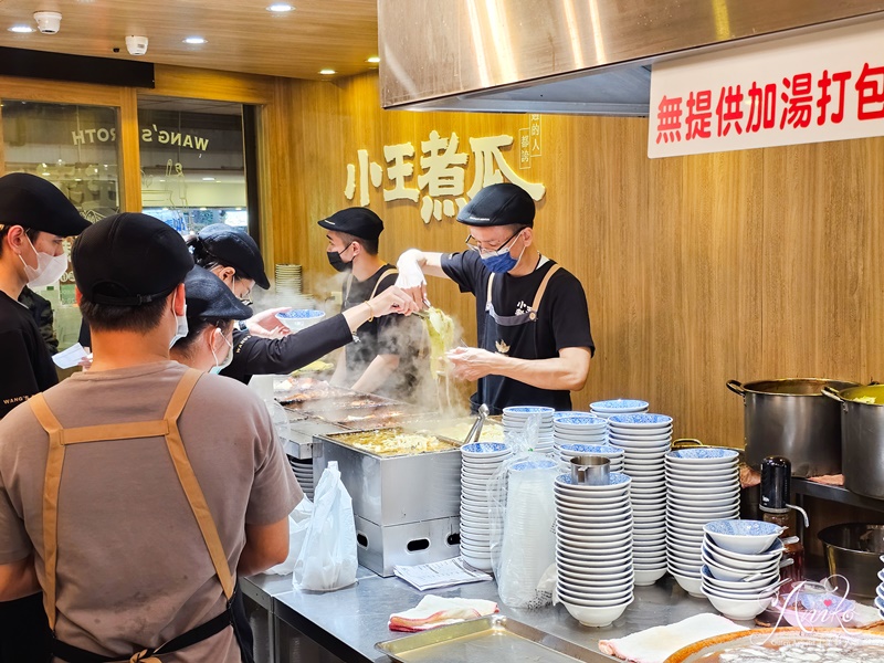 【台北美食】小王煮瓜。華西街夜市排隊美食！米其林必比登推薦~招牌必吃黑金滷肉飯、清湯瓜仔肉