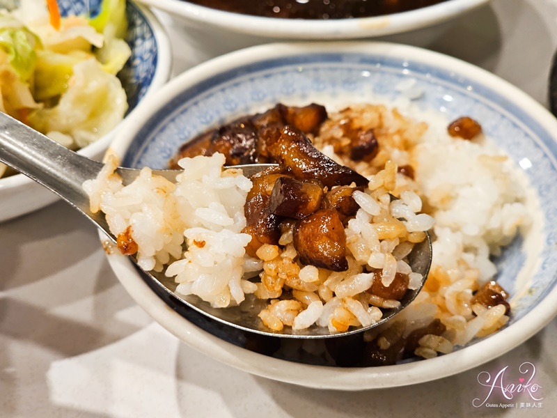 【台北美食】小王煮瓜。華西街夜市排隊美食！米其林必比登推薦~招牌必吃黑金滷肉飯、清湯瓜仔肉