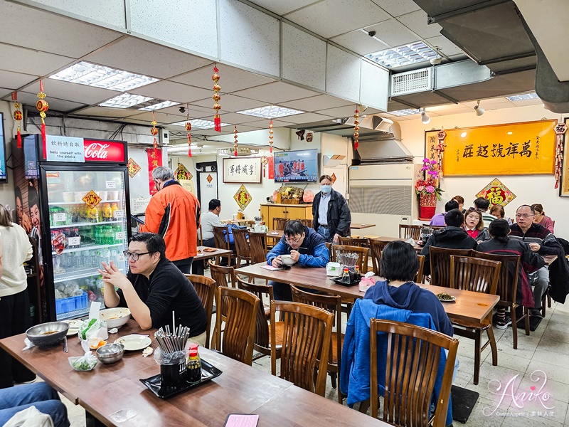 【台北美食】老山東牛肉麵。西門町美食！萬年大樓裡米其林必比登推薦70年老字號牛肉麵