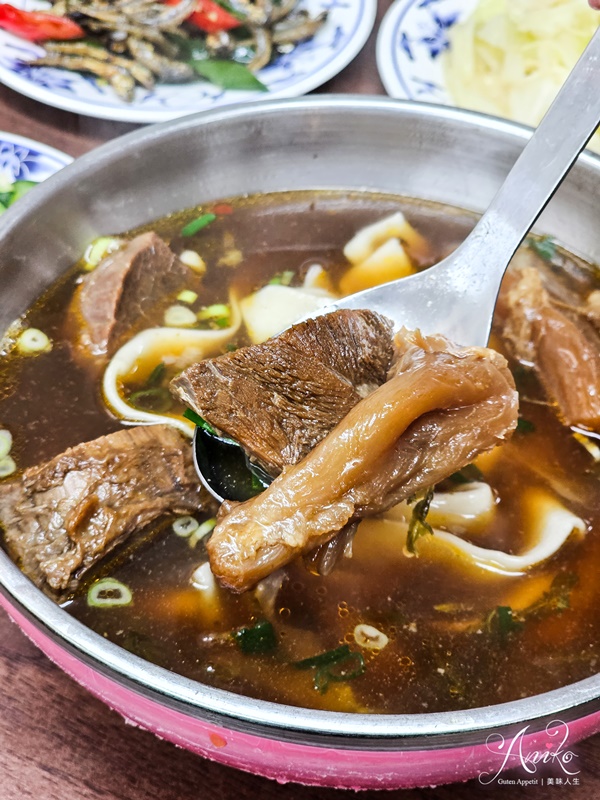 【台北美食】老山東牛肉麵。西門町美食！萬年大樓裡米其林必比登推薦70年老字號牛肉麵