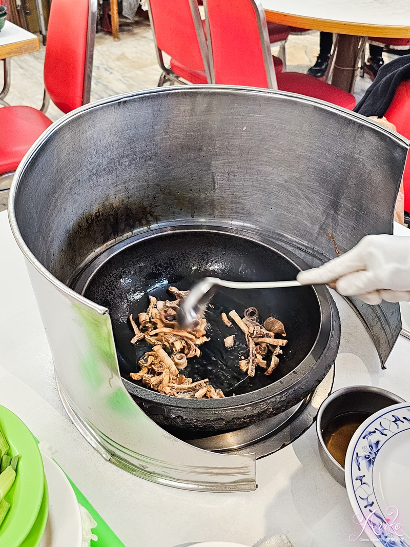 【台北美食】松江自助石頭火鍋城。行天宮美食推薦！40年老字號石頭火鍋~選擇豐富平價又好吃