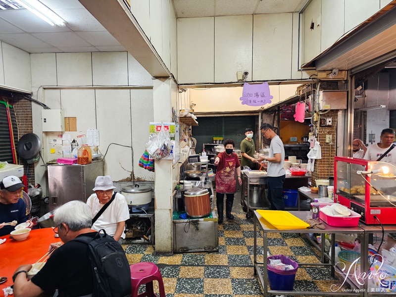 【高雄美食】大溝頂虱目魚米粉湯。鹽埕區60年老字號庶民小吃！在地人最愛的巷弄早餐