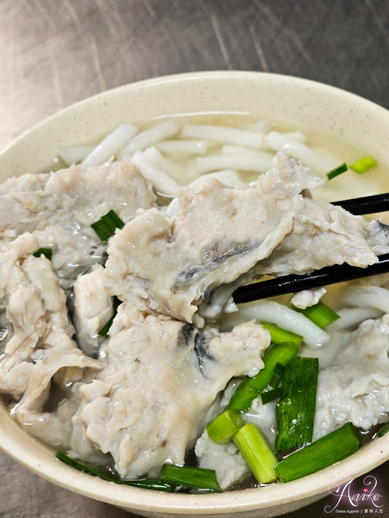 【高雄美食】大溝頂虱目魚米粉湯。鹽埕區60年老字號庶民小吃！在地人最愛的巷弄早餐
