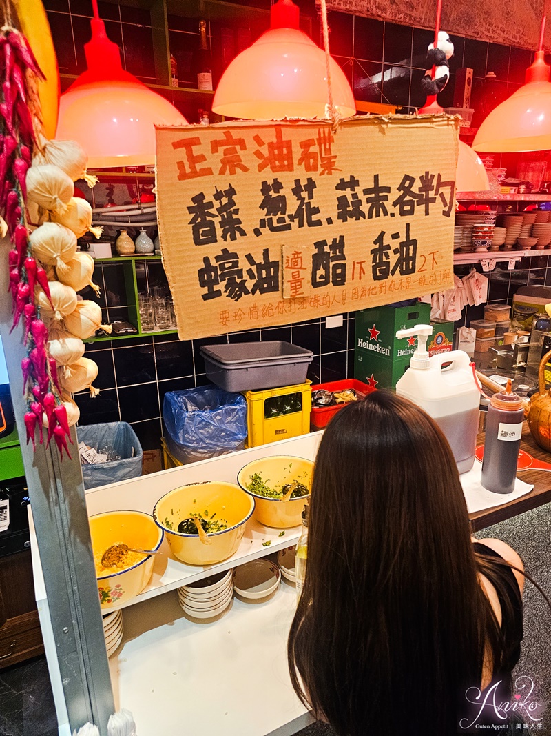 【台北美食】龍門陣四川火鍋八德店。台北四川火鍋推薦！成都市場風裝潢~九宮格套餐、炸酥肉、吊龍全上桌