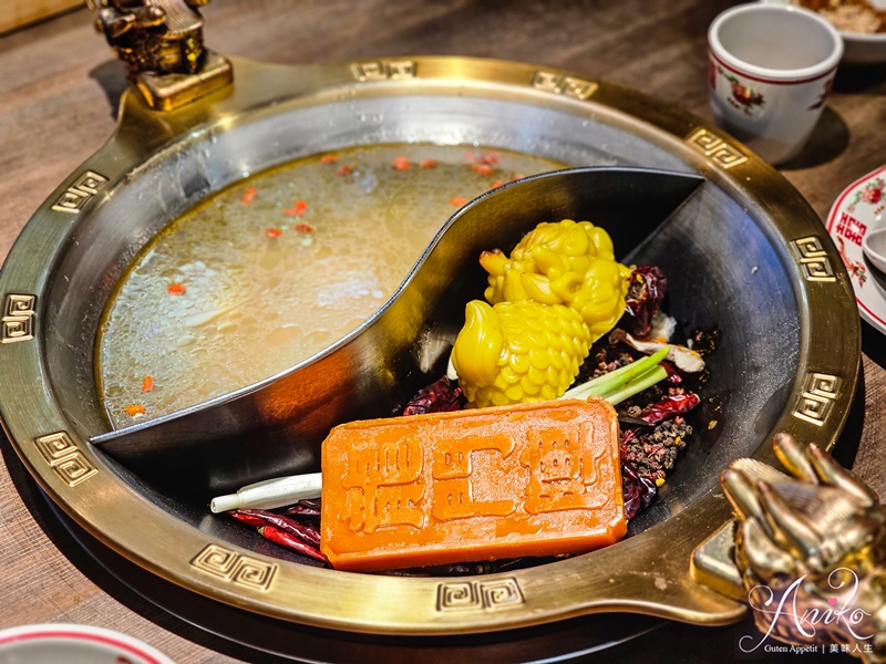 【台北美食】龍門陣四川火鍋八德店。台北四川火鍋推薦！成都市場風裝潢~九宮格套餐、炸酥肉、吊龍全上桌