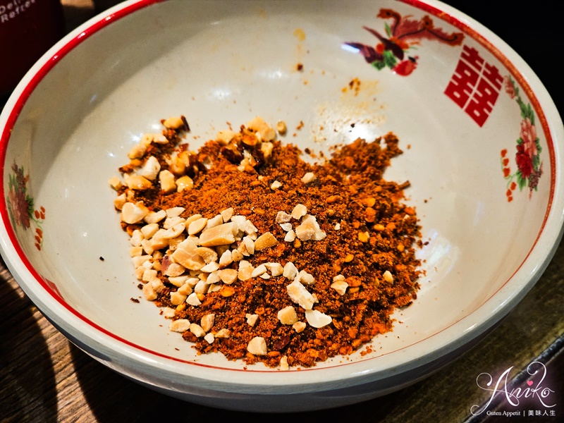 【台北美食】龍門陣四川火鍋八德店。台北四川火鍋推薦！成都市場風裝潢~九宮格套餐、炸酥肉、吊龍全上桌