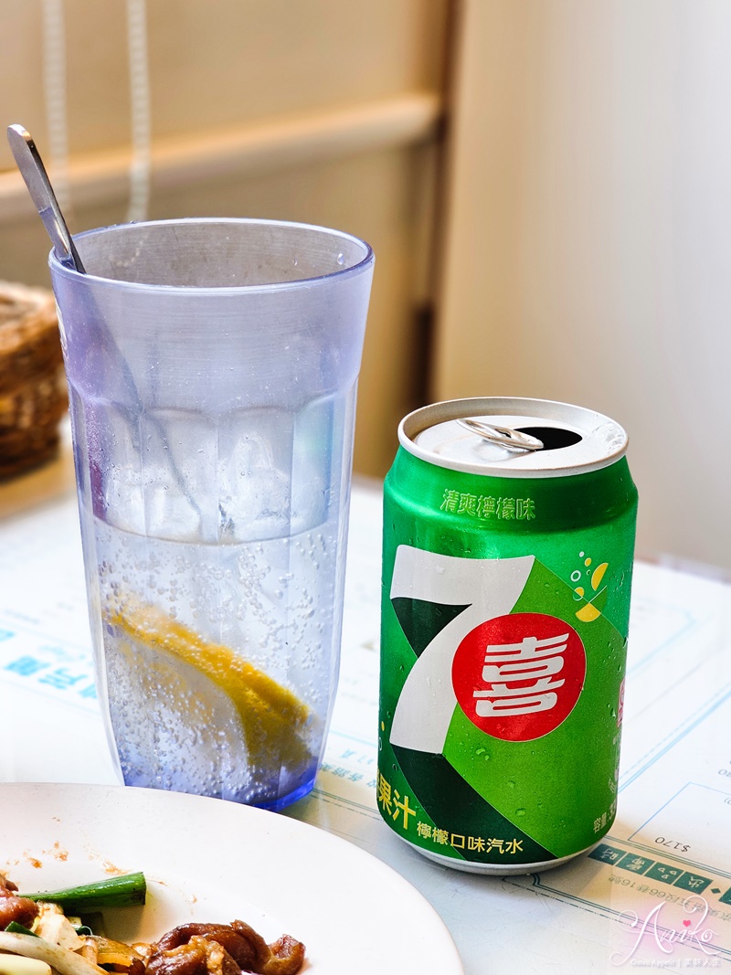 【台北美食】萬芳冰室南京店。來自香港元朗60多年老字號冰室！超讚生炸雞腿、滿滿鑊氣干炒牛河