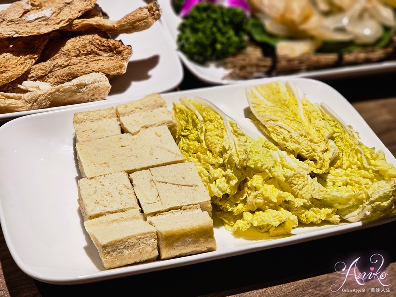 【台北美食】星曜雞湯。中山區火鍋推薦！雞湯界的LV~金湯膠原湯底香醇滋補又美味