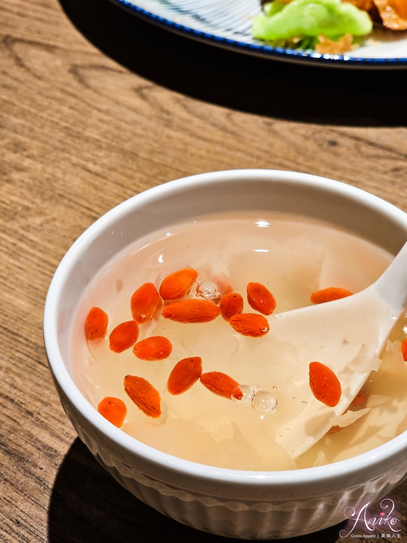 【台北美食】星曜雞湯。中山區火鍋推薦！雞湯界的LV~金湯膠原湯底香醇滋補又美味