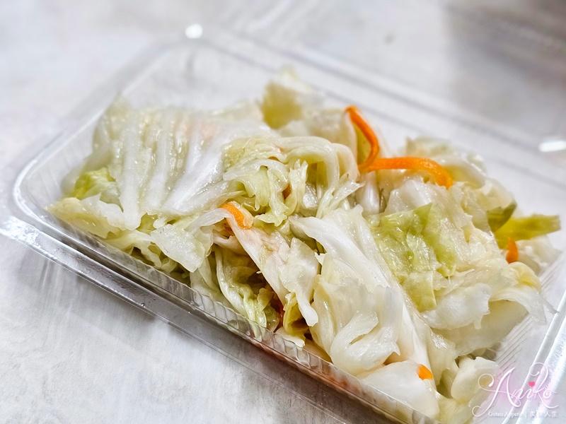 【台北美食】小吳牛肉麵。西門町牛肉麵一條街王者！24小時營業~110元內用免費續湯，牛油酸菜爽加