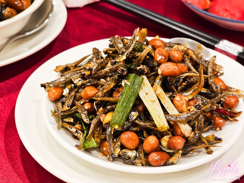 【台北美食】龍少爺港式海鮮。中山區40年粵菜餐廳！招牌滷雞爪、煲仔飯和星洲醬螃蟹一次滿足