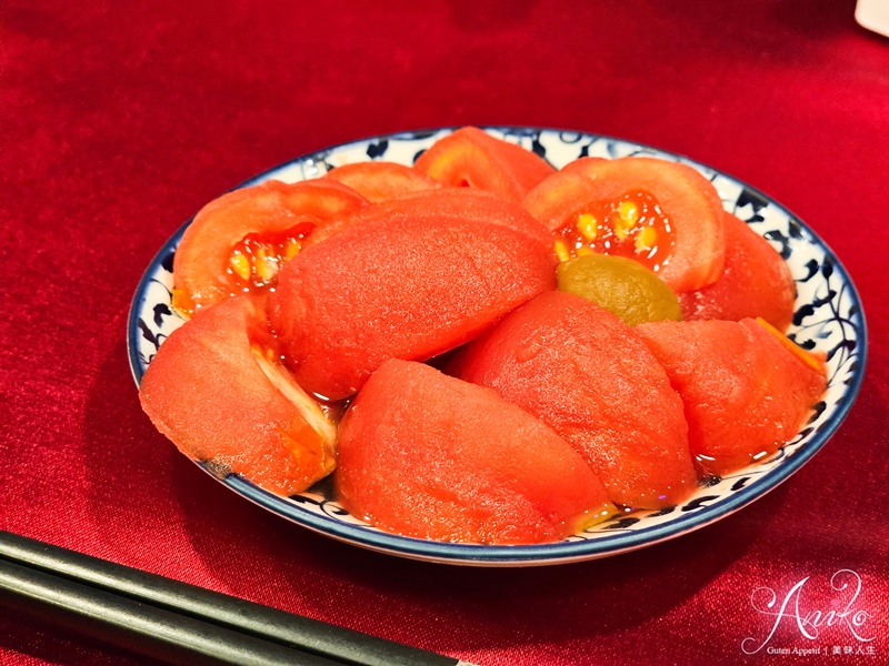 【台北美食】龍少爺港式海鮮。中山區40年粵菜餐廳！招牌滷雞爪、煲仔飯和星洲醬螃蟹一次滿足