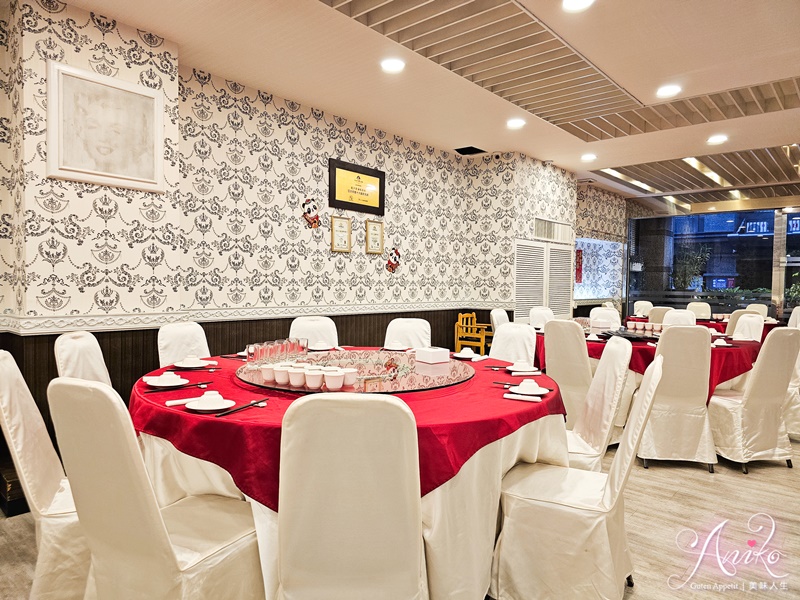 【台北美食】龍少爺港式海鮮。中山區40年粵菜餐廳！招牌滷雞爪、煲仔飯和星洲醬螃蟹一次滿足